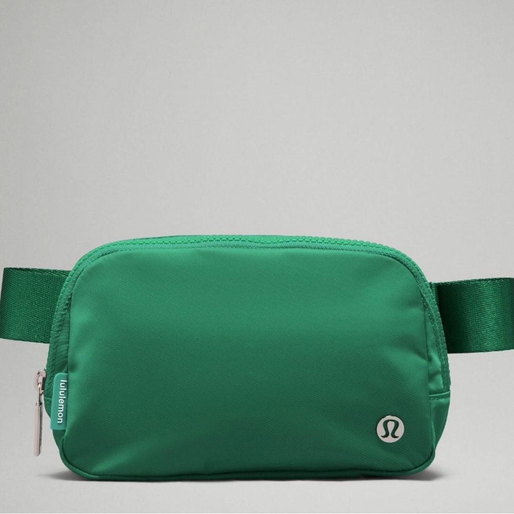 Lululemon Everywhere Belt Bag in Emerald Ice Green NWT